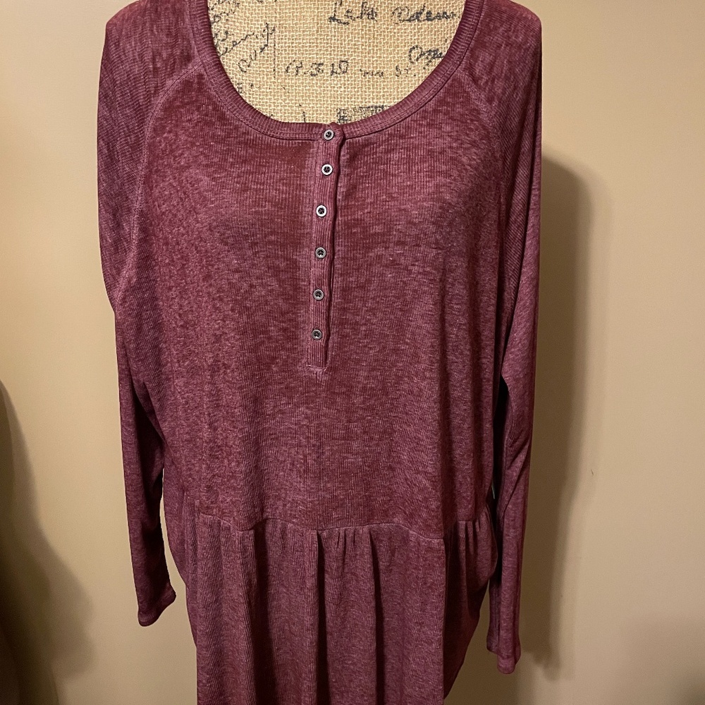 Abound Long Sleeve Henley Tunic in Burgundy